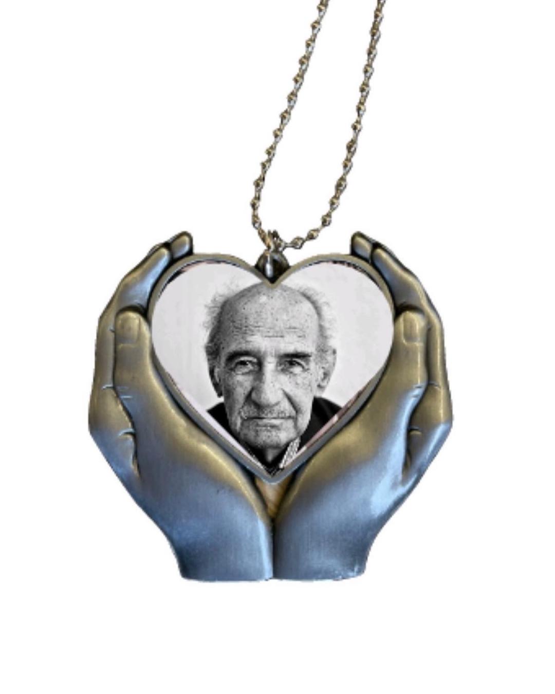 Heart in Hands Memorial image 2